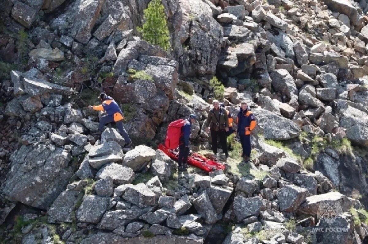    Спасатели опубликовали фото эвакуации туриста с хребта «Борус» в Хакасии
