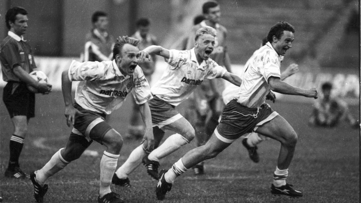    Игроки «Динамо» Алексей Куценко, Сергей Богомолов, Сергей Некрасов празднуют победу над «Ротором» в финале Кубка России-1995.Александр Федоров