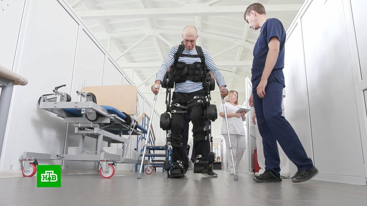    Тяжелораненые ветераны СВО встают на ноги с помощью экзоскелетов