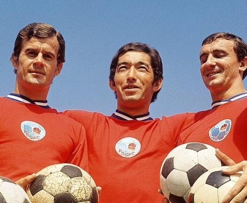 Игроки "Пари Сен-Жермен" сезона 1970/71 годов (слева направо) - Роланд Миторай, Жан Джоркаефф и Жан-Пьер Дютрюмель. Кстати, Джоркаефф бвл капитаном команды. Его сын - Юри также станет известным футболистом, и также будет защищать цвета парижского клуба.