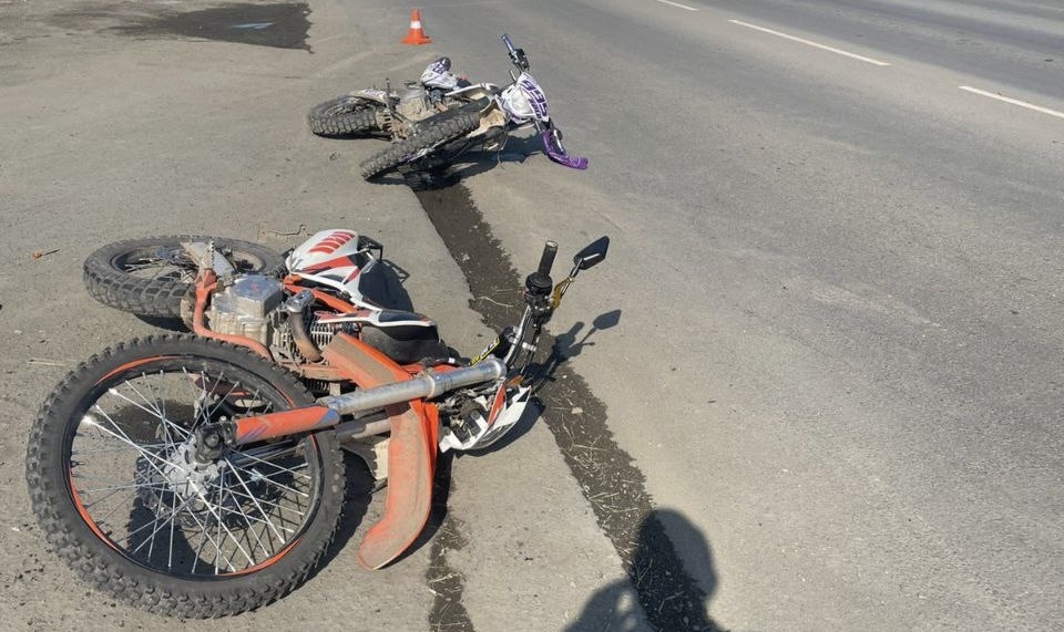    В Орске в результате столкновения питбайков пострадала 15-летняя пассажирка