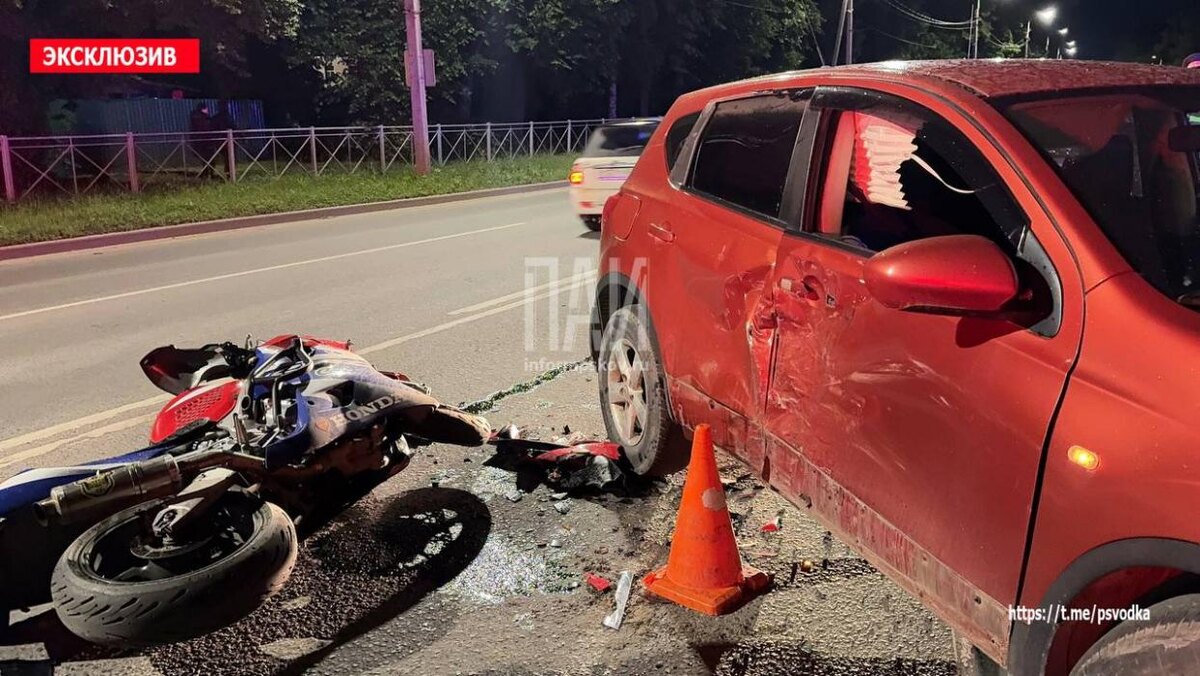 ДТП на улице Юбилейной в Пскове
Фото: Telegram-канал «Псковская сводка. ПАИ»