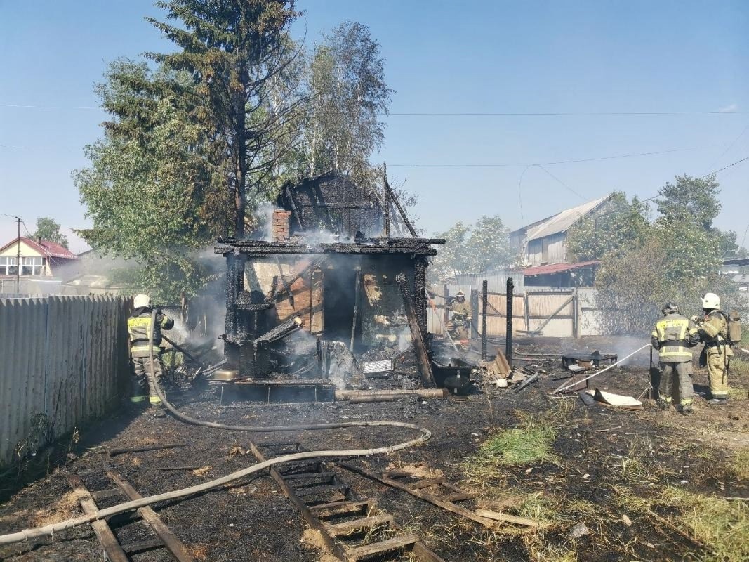    В Сургуте на пожаре в дачном доме погиб мужчина