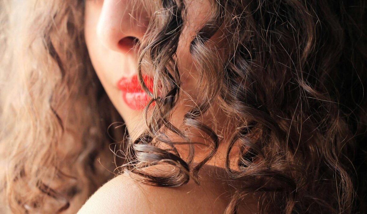     Месть пушистых: 5 правил ухода за пористыми волосами