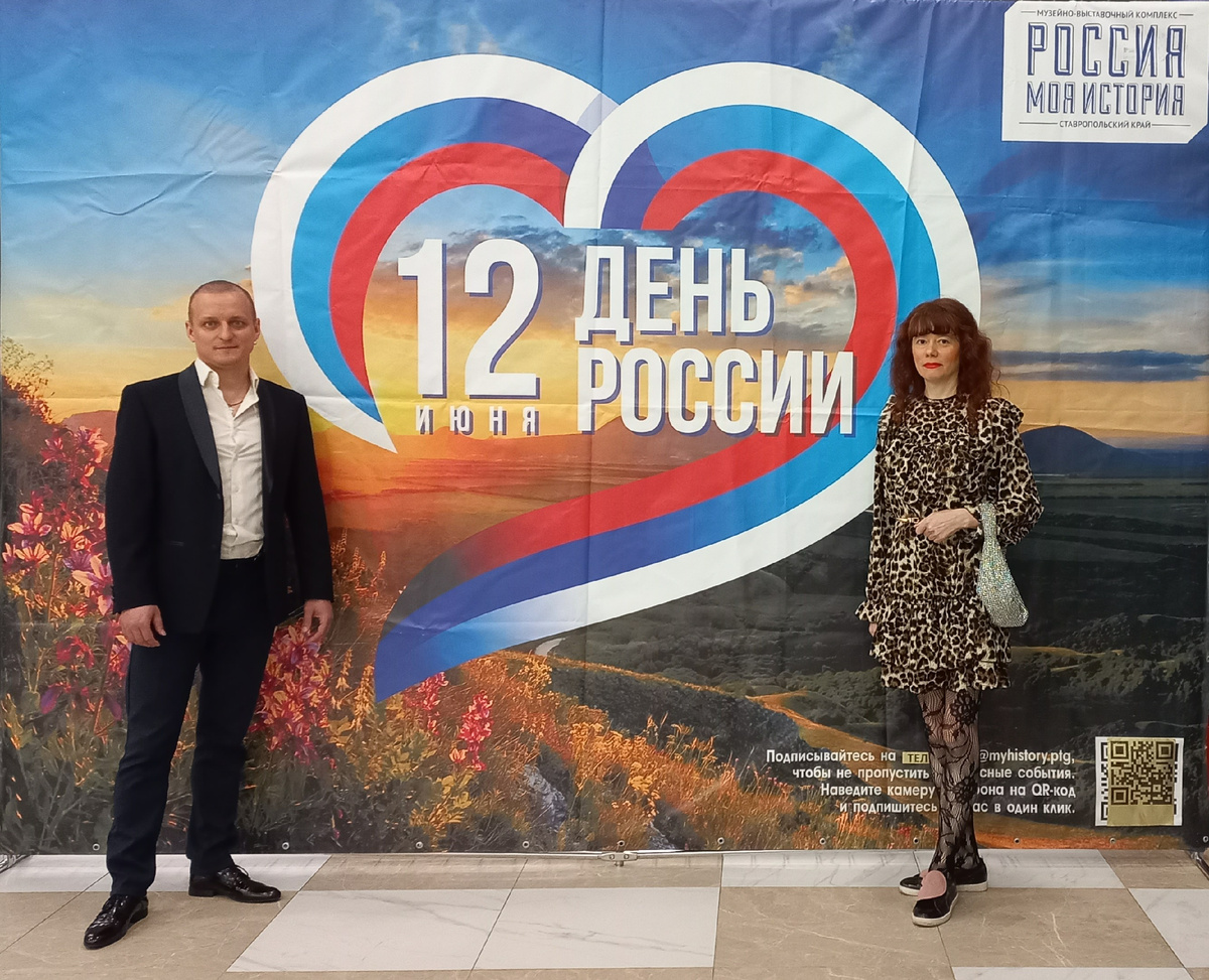 Егор Трофимов (певец, поэт, композитор) и иконописец Светлана Фатьянова.