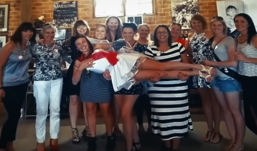 Фотография Стефани в кругу близких