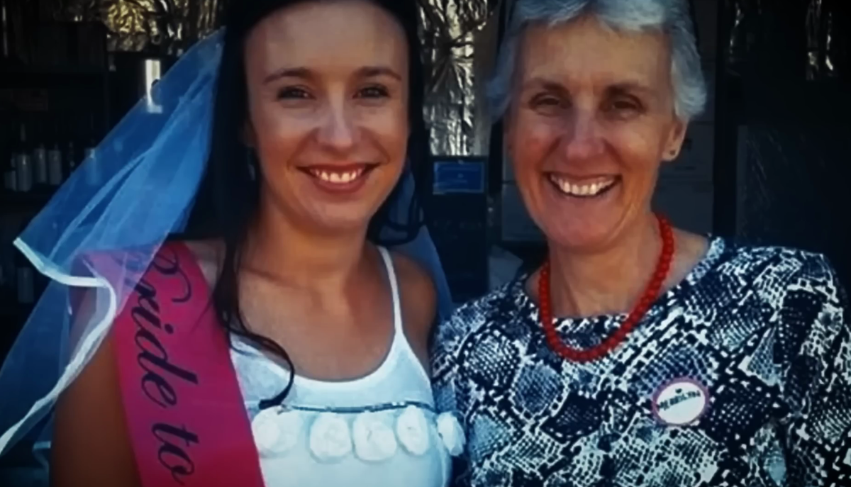 Фотография Стефани с матерью