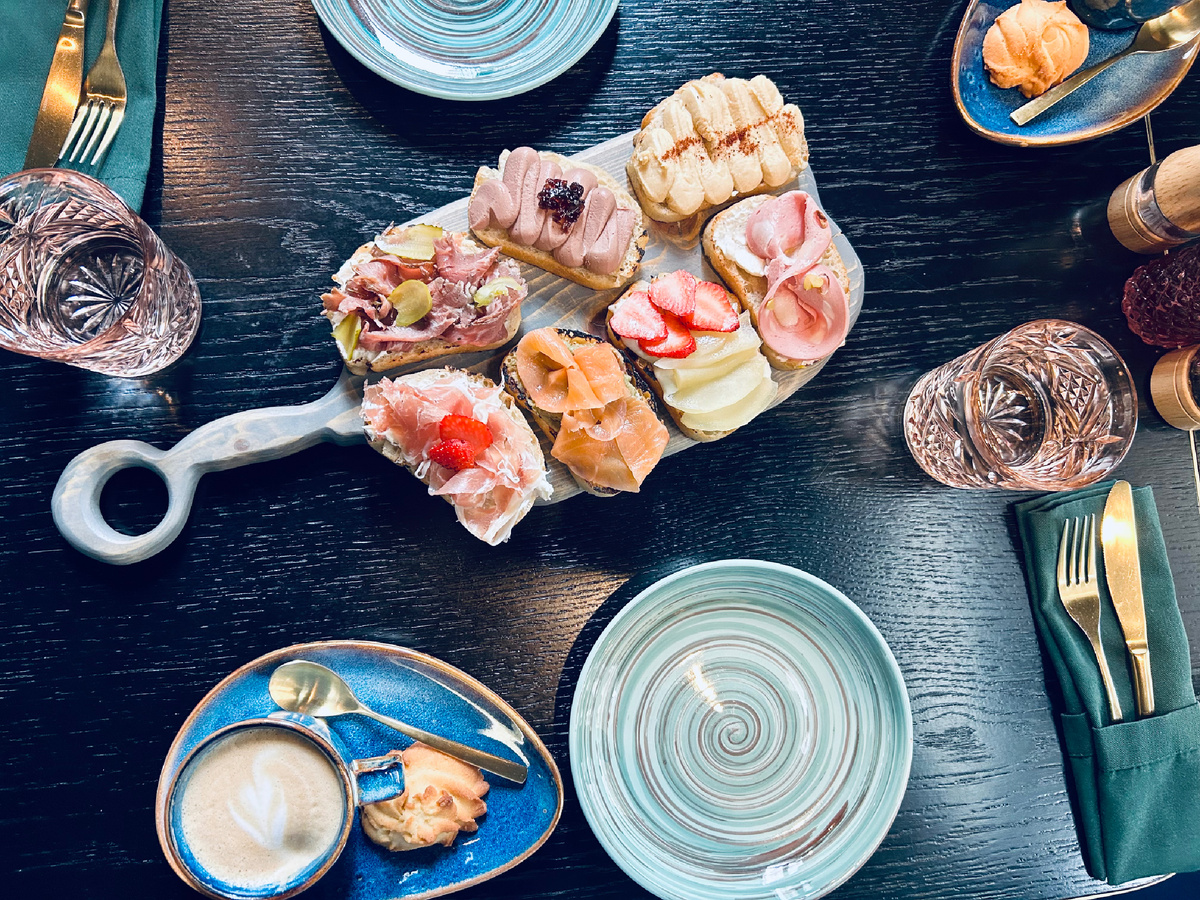 Праздничный завтрак. Фото автора 