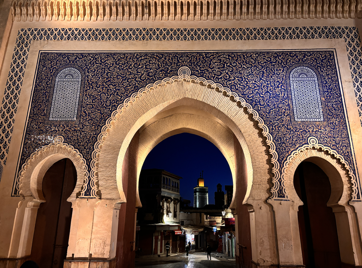 один из типичных входов в Медину