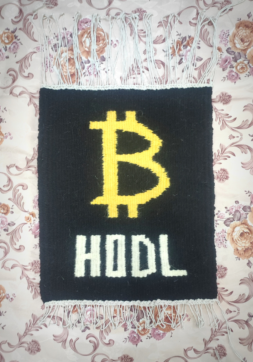 Уже снятое с рамы полотно