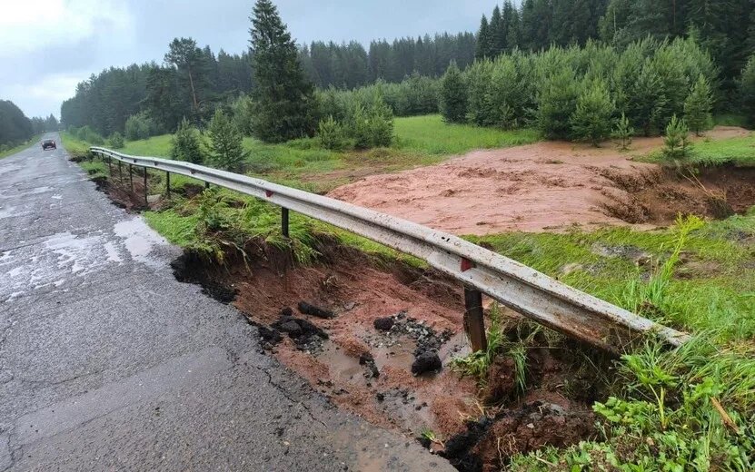    Дожди размыли дорогу в Юкаменском районе