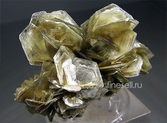 Мусковит (KAl₂(AlSi₃O₁₀)(OH)₂)