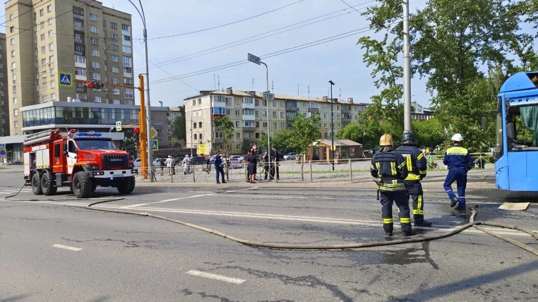    Газовый баллон взорвался на автобусе во время движения по Красноармейскому мосту. Фото: GaZetaKemerovo