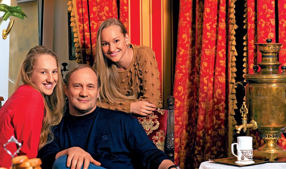 Евгений Сидихин с дочками