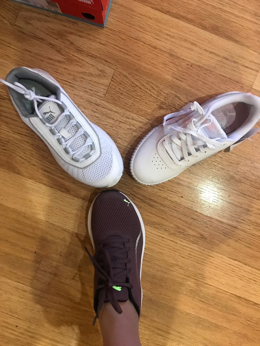 Три пары кроссовок купила еще прошлым летом и заговорила, кстати, именно они и ведут меня в нужную сторону. И практически я из них не вылажу уже целый год