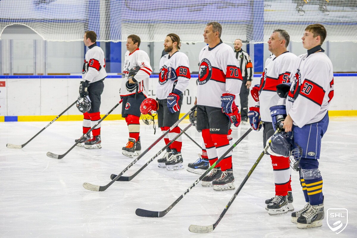 Приветствие - главный жест солидарности в профессиональном и любительском хоккее