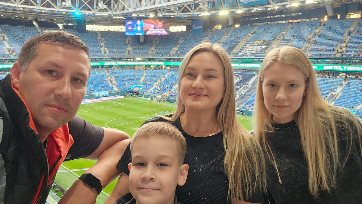 Стадион "ГазПром Арена" в Санкт-Петербург, 2024. В начале августа приехали подавать документы на обучение, гуляли по городу