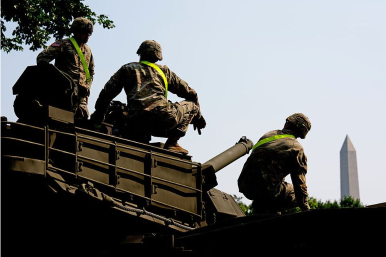 Американские военные готовятся к параду 