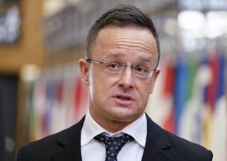    Сийярто назвал фон дер Ляйен и Зеленского парочкой, которая намерена нанести ущерб Венгрии