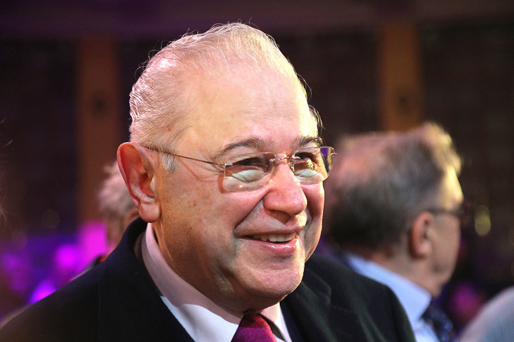 Евгений Петросян