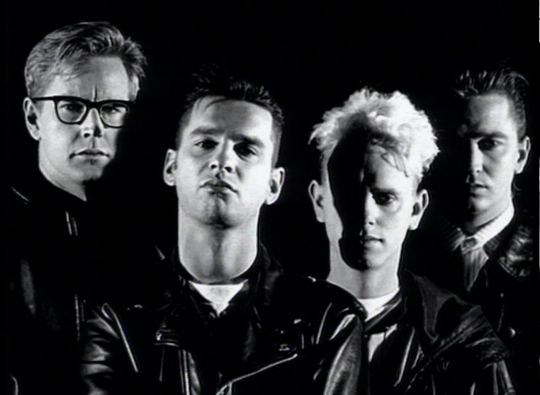 Скромный Энди Флетчер в очках словно всегда был в тени группы, но на самом деле и являлся ее Тенью и Светом одновременно.