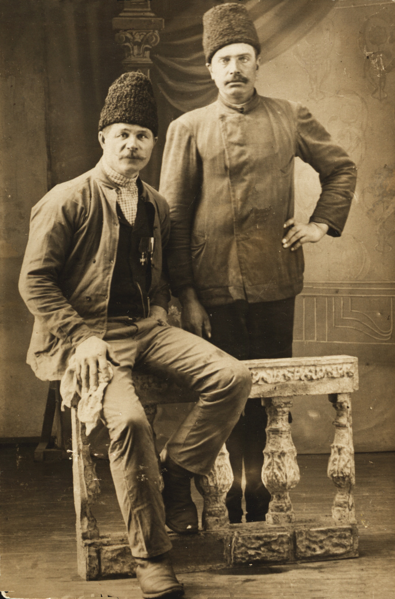 Георгиевский кавалер Д. В. Рябов (слева). 1910-е гг.