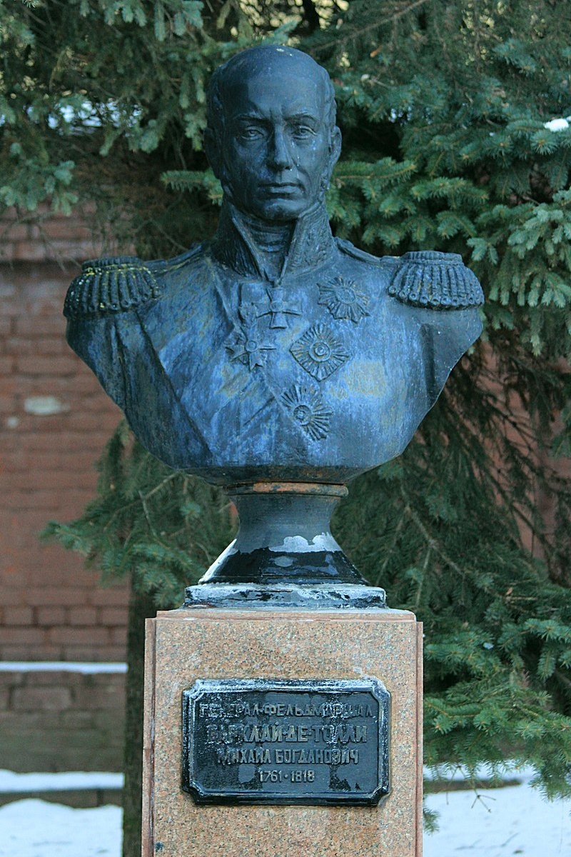 Бюст полководца в Сквере Памяти Героев в Смоленске