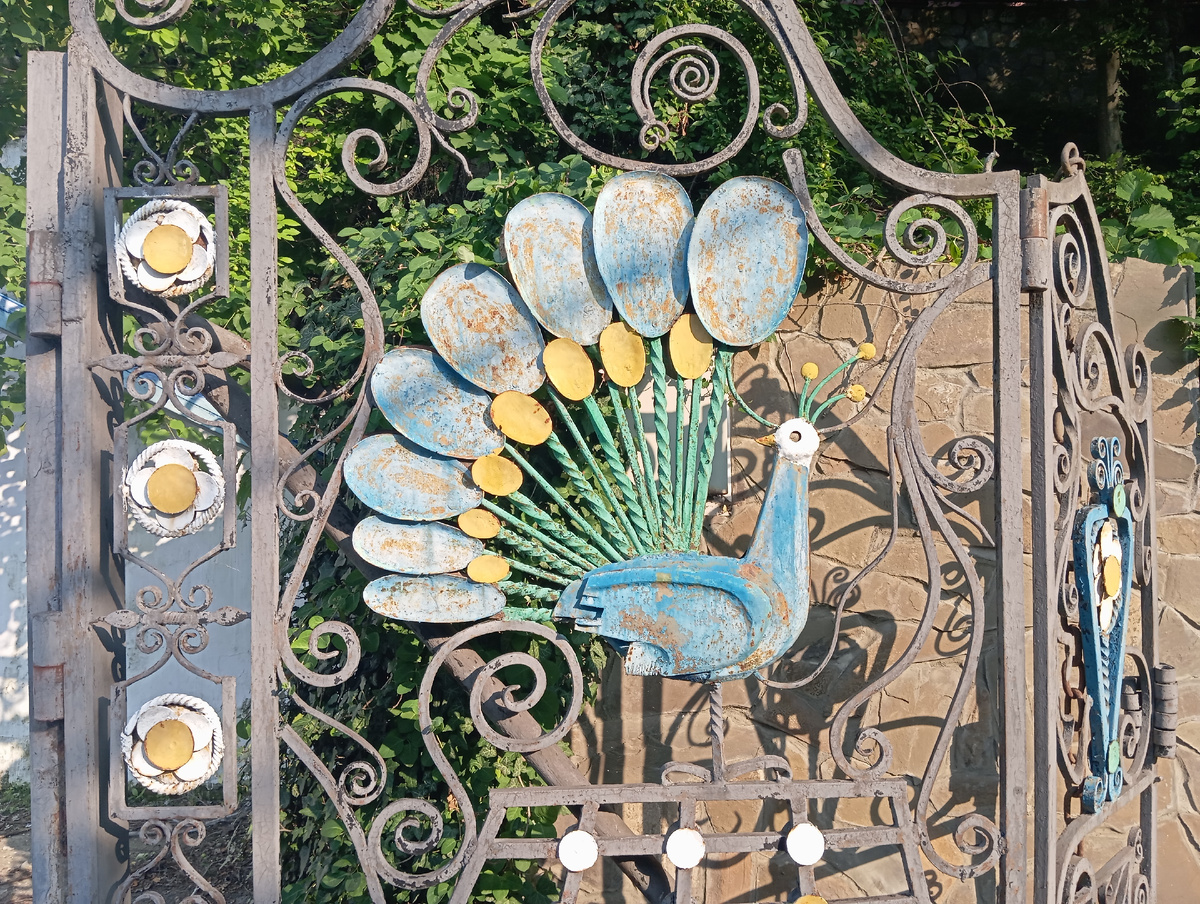 ворота в пансионат "Джанхот" 