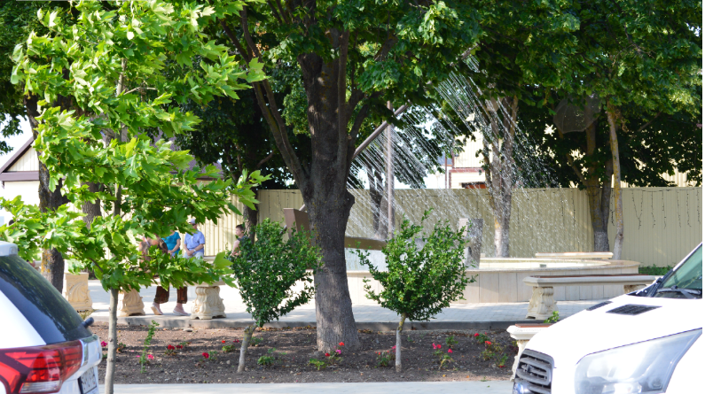 Фото автора. Июнь 2025. Фонтан на набережной Азовского моря.