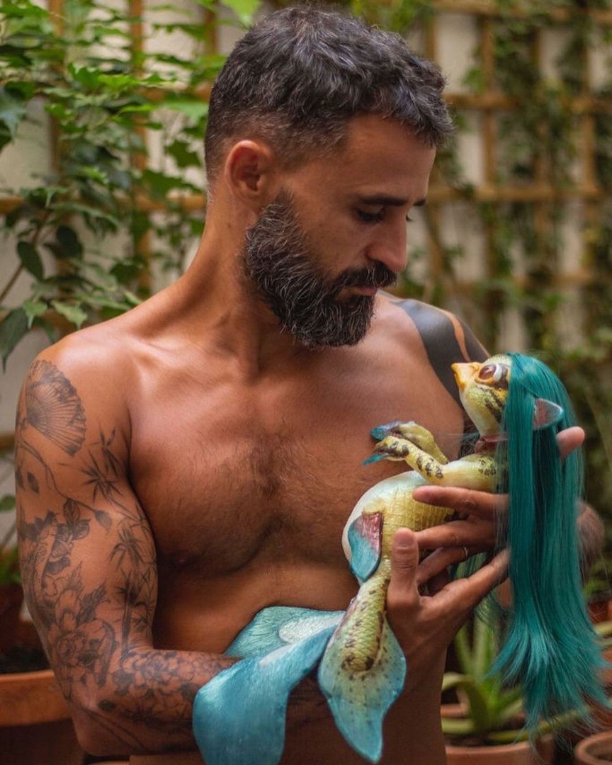 Виктор и Акико. Другие фотографии можете посмотреть по ссылке выше.