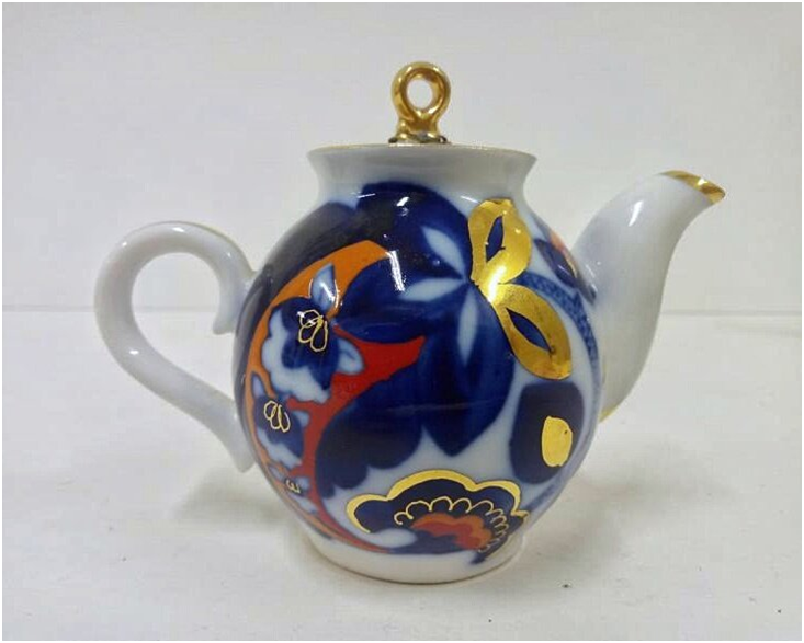 Чайник - автор Орлов Владимир Васильевич 1975 год, "Магнитогорская картинная галерея". 