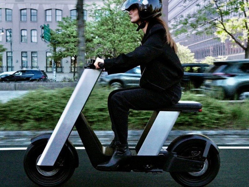    Футуристичный электровелосипед Olto вмещает двух пассажиров