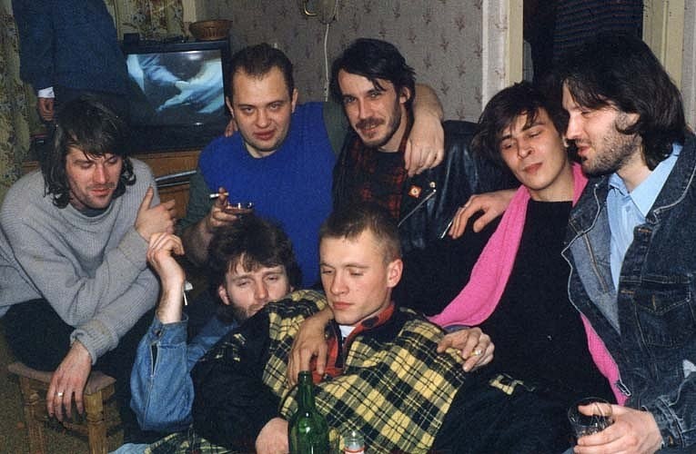 Новосибирск, декабрь 1994 года. Игорь Гуляев, Олег "Манагер" Судаков, Олег Чеховский, Игорь "Джефф" Жевтун, Евгений Кокорин, Вадим Кузьмин "Черный Лукич".  Фото В.Бурова. Из архива ВК-сообщества "Гроб-хроники"