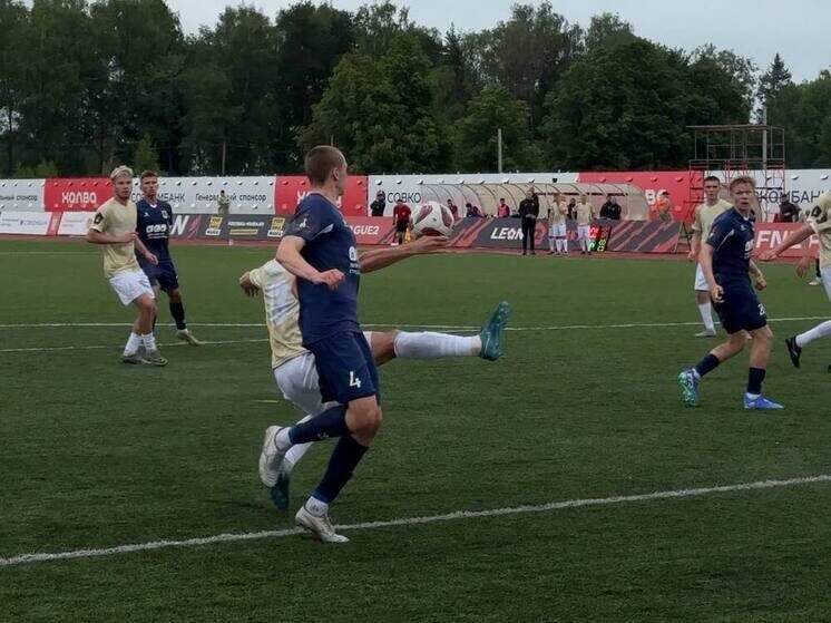     Единственный гол встречи забил нападающий «Ленинградца» Максим Бачинский. Фото: телеграм-канал ФК «Ленинградец»