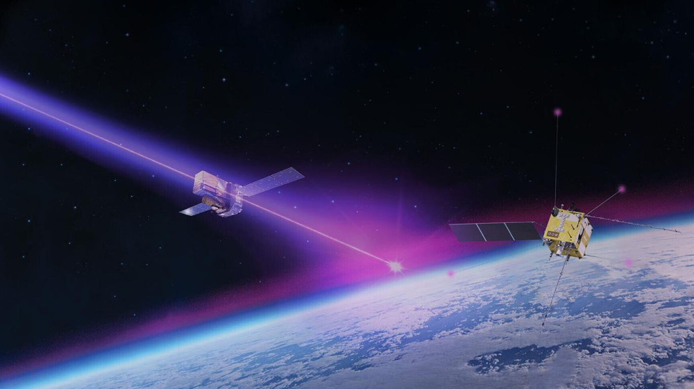    Тёмная молния уничтожает спутники и никто не знает как защититься