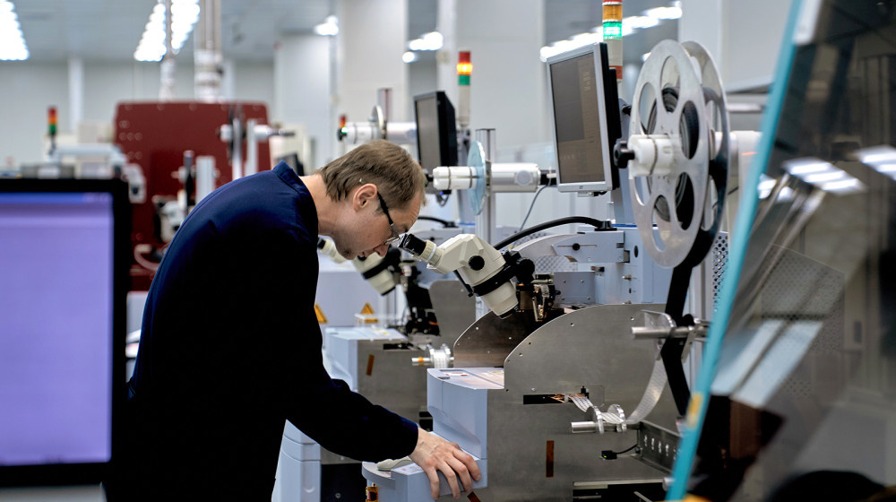    Россия все еще на игле западных технологий и это грозит нам каменным веком