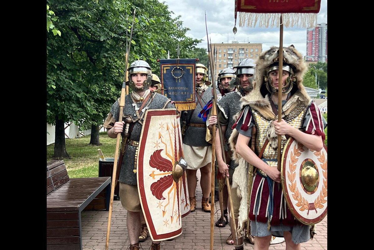 На параде кричали военные приветствия и имена богов @Ольга Гостюхина