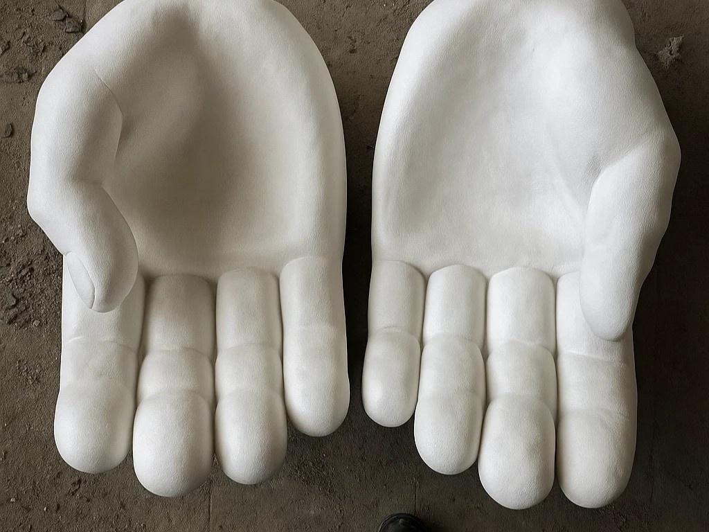 Садовый вазон из бетона — Руки