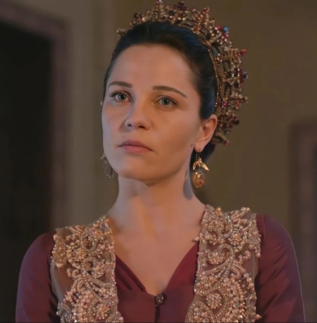 Валиде Хандан.