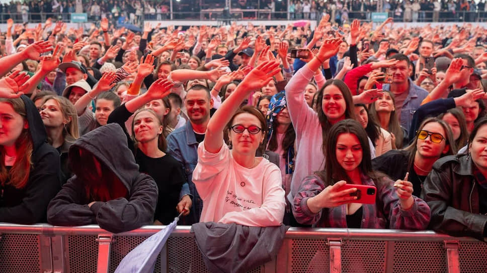 Зрители на фестивале Stereoleto, который проходит в Петербурге с 13 по 14 июня.📷Фото: Алексей Смагин / Ъ-СПб