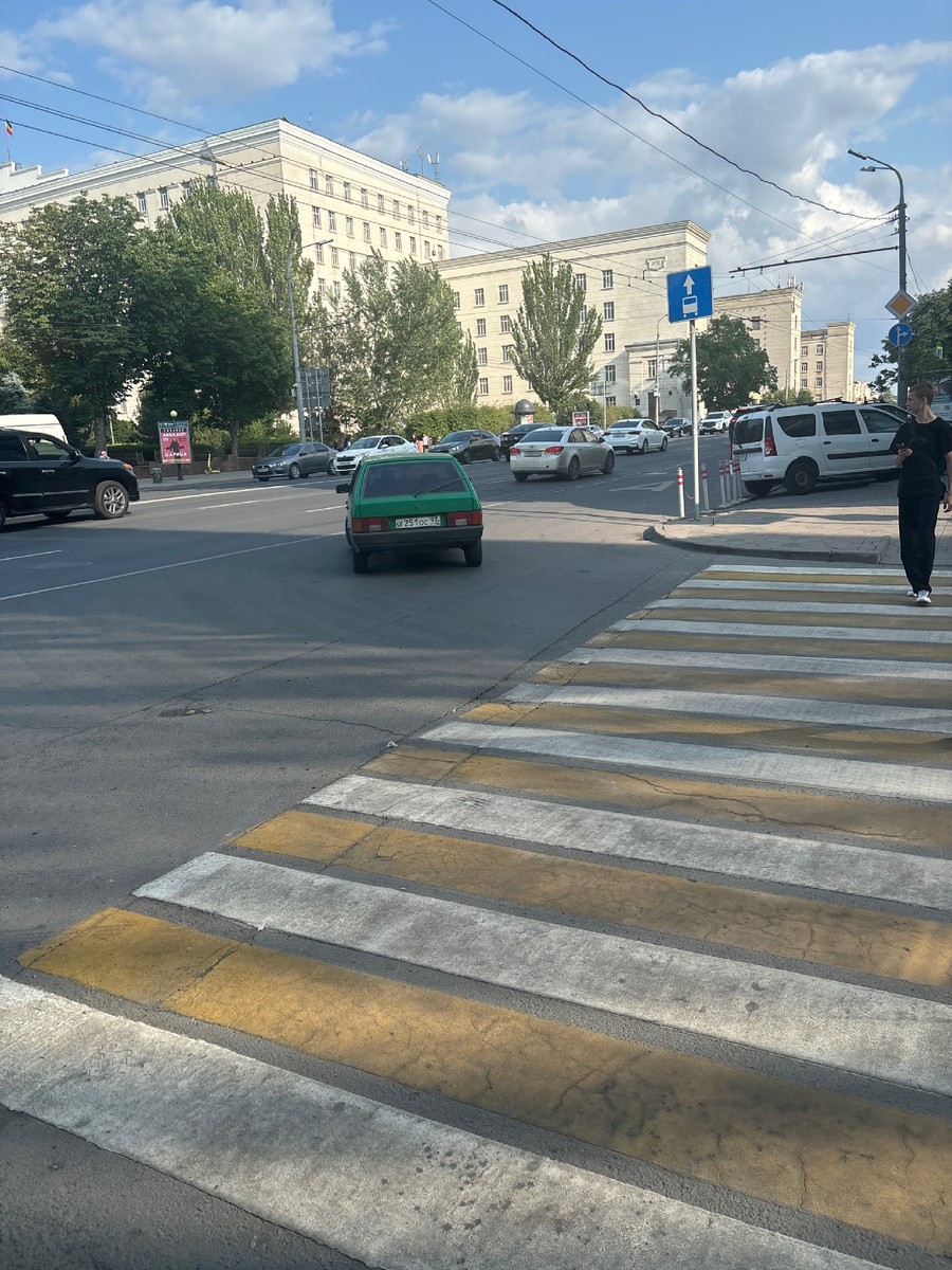 Эта машина стала так шуметь, как будто едет прямо в ад! Моя последняя нервная клетка заплакала.