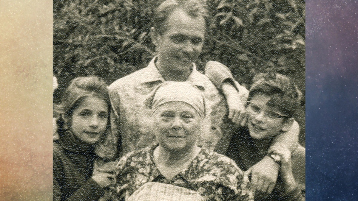 Вера Глаголева с папой, бабушкой и братом
