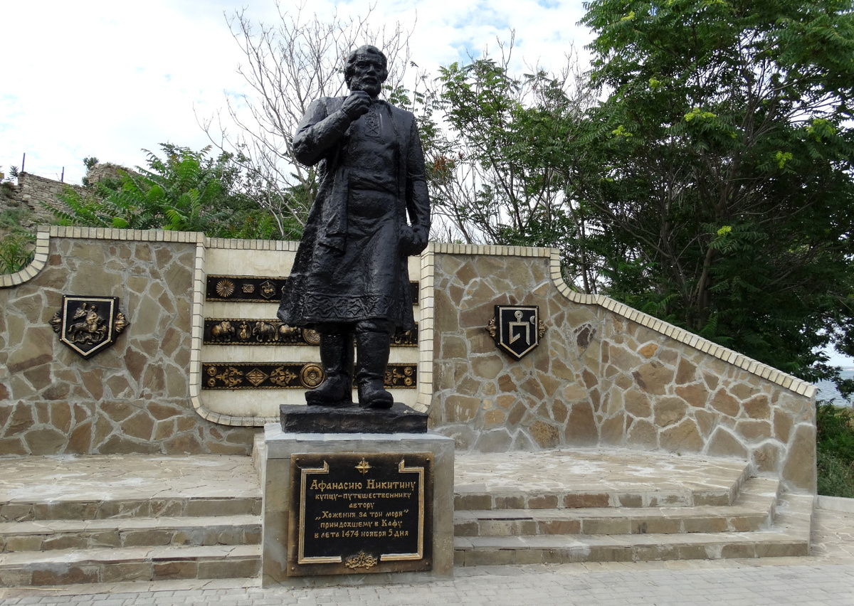 Памятник Афанасию Никитину в Феодосии. Фото с сайта nn.ru