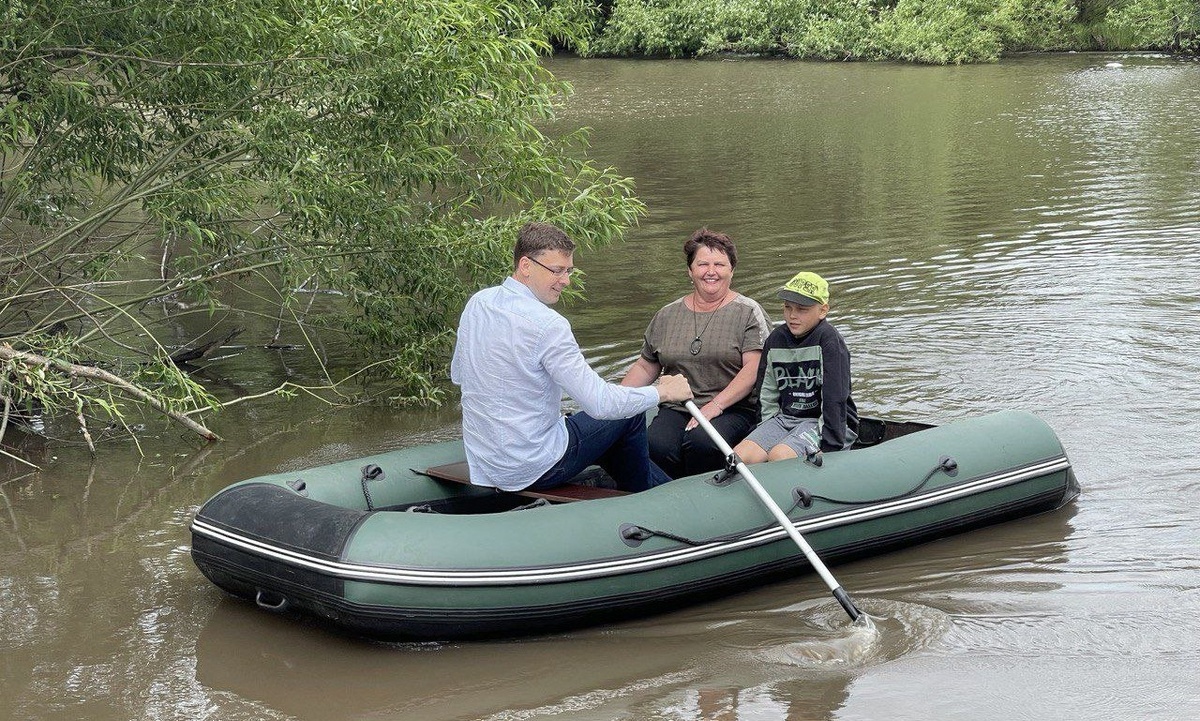    Саратовский районный глава катал жителей на лодке и метал ножиНовости Саратова и области – Сетевое издание «Репортер64»