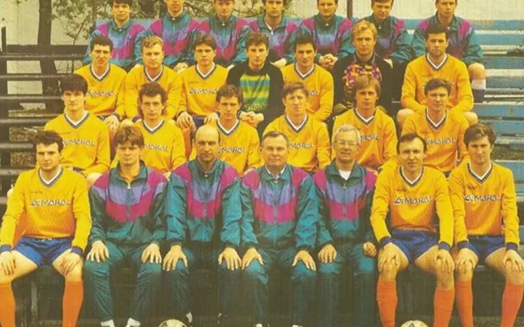    Сергей Медведев (крайний слева в третьем ряду)   
Источник фото: ФК «Асмарал»