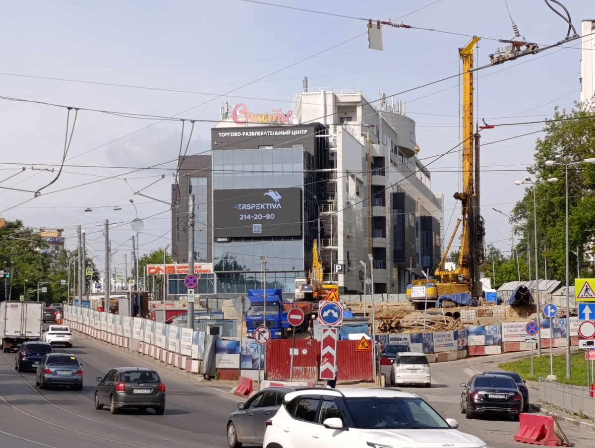 Вид на стройку с ул. Белинского, если стоять спиной к пл. Сенной