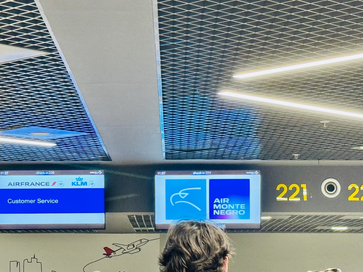 Открыли стойку в аэропорту для регистрации пассажиров