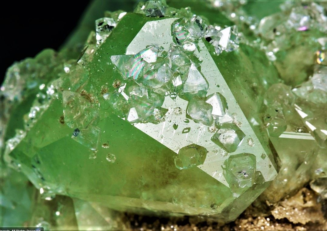 ru.pinterest.com Минерал, датолит