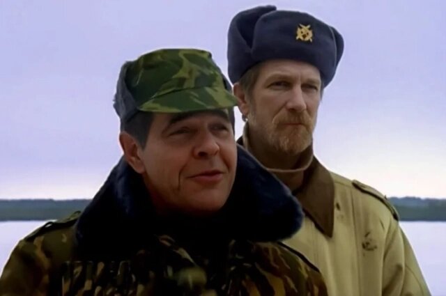    Виктор Бычков — егерь Кузьмич, Алексей Булдаков — генерал Иволгин. Кадр из фильма
