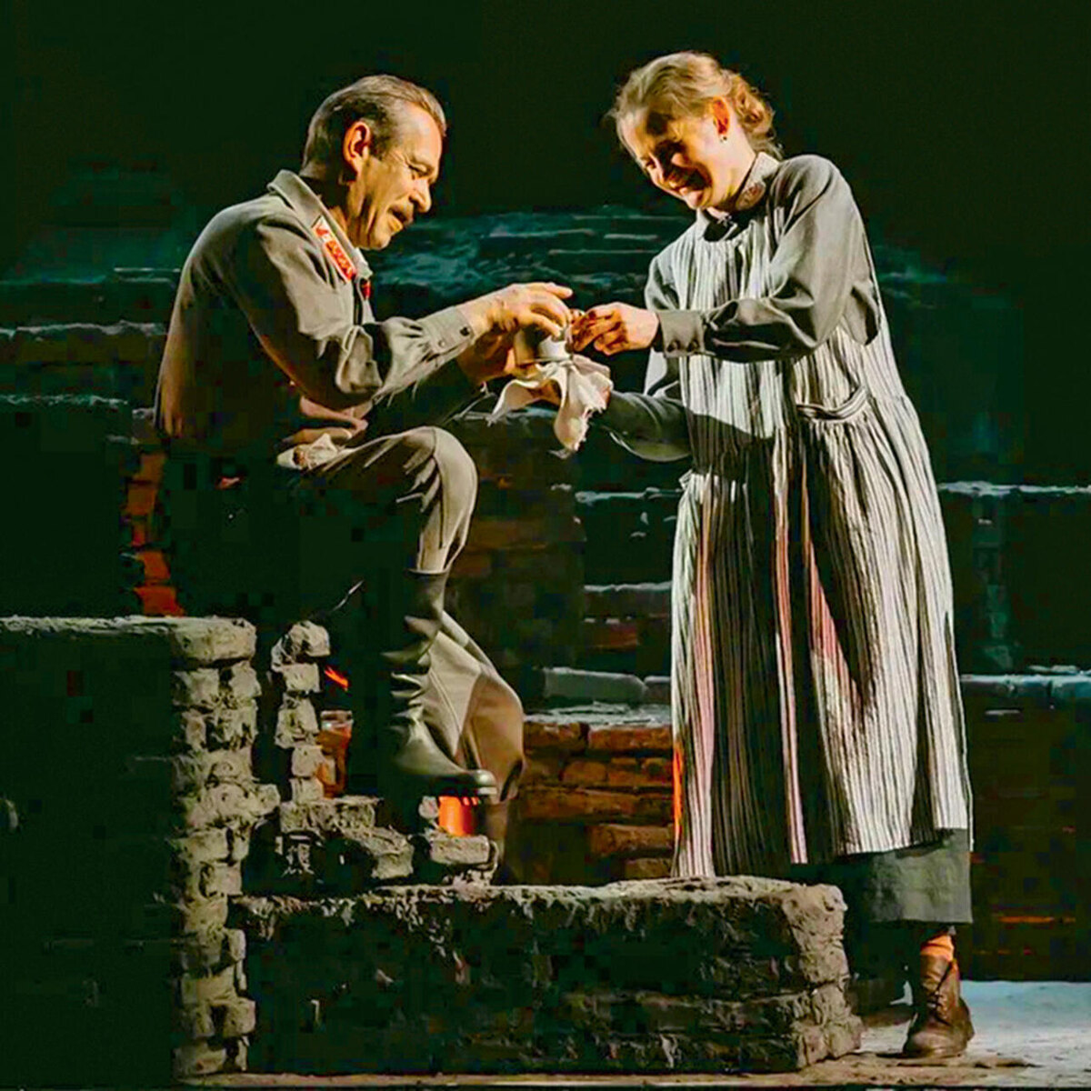    Владимир Машков с Яной Сексте в спектакле «В списках не значился» Пресс-служба Московского театра Олега Табакова